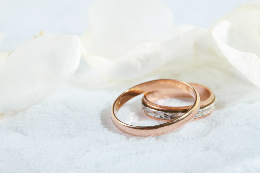 An image of wedding rings